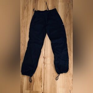 Lululemon Dance Studio Mid-Rise Pant
Regular - Navy